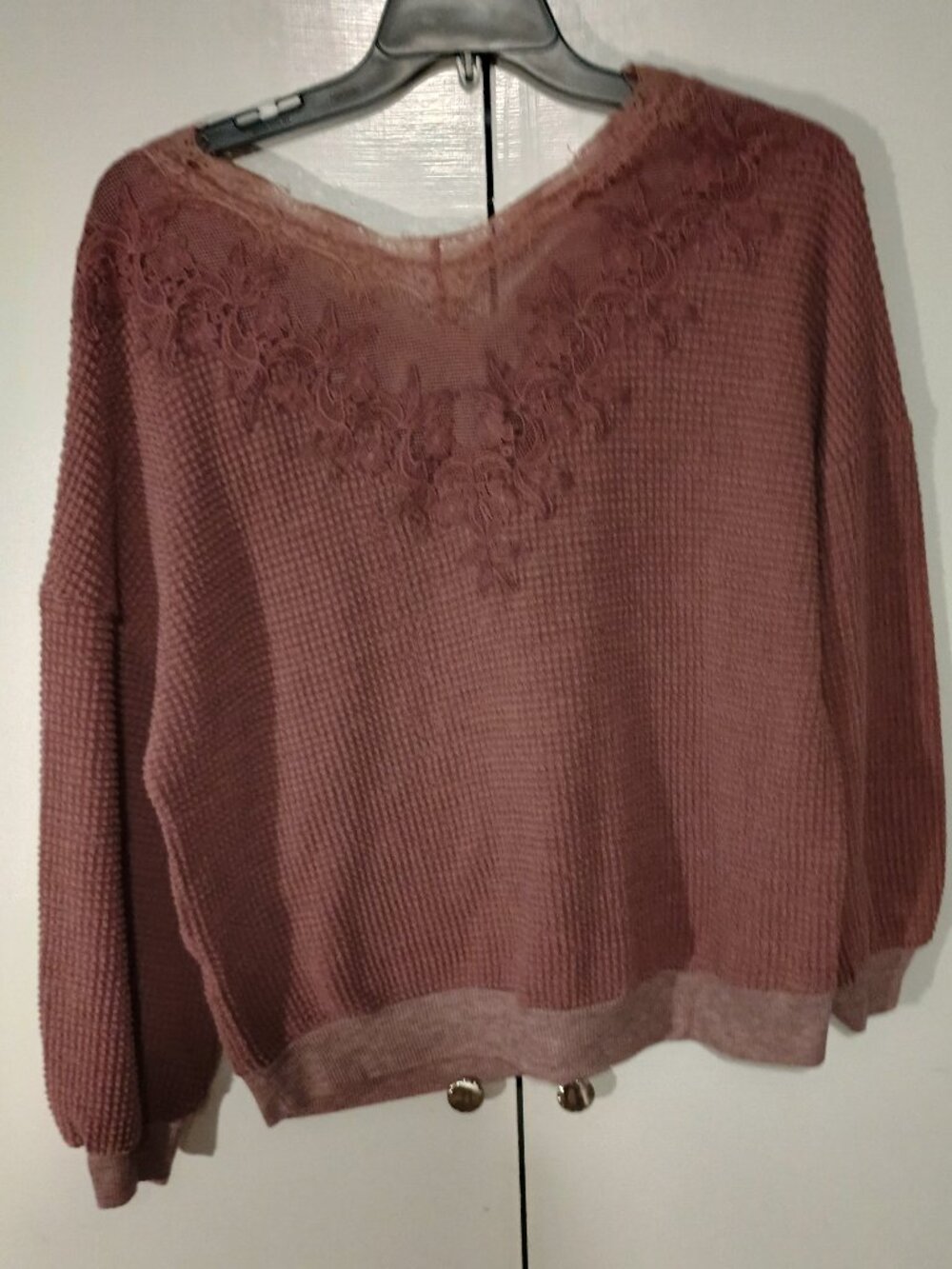 Listicle Dusty Rose Waffle Knit Lace V-Neck Top Long Sleeve Size L - Picture 3 of 8